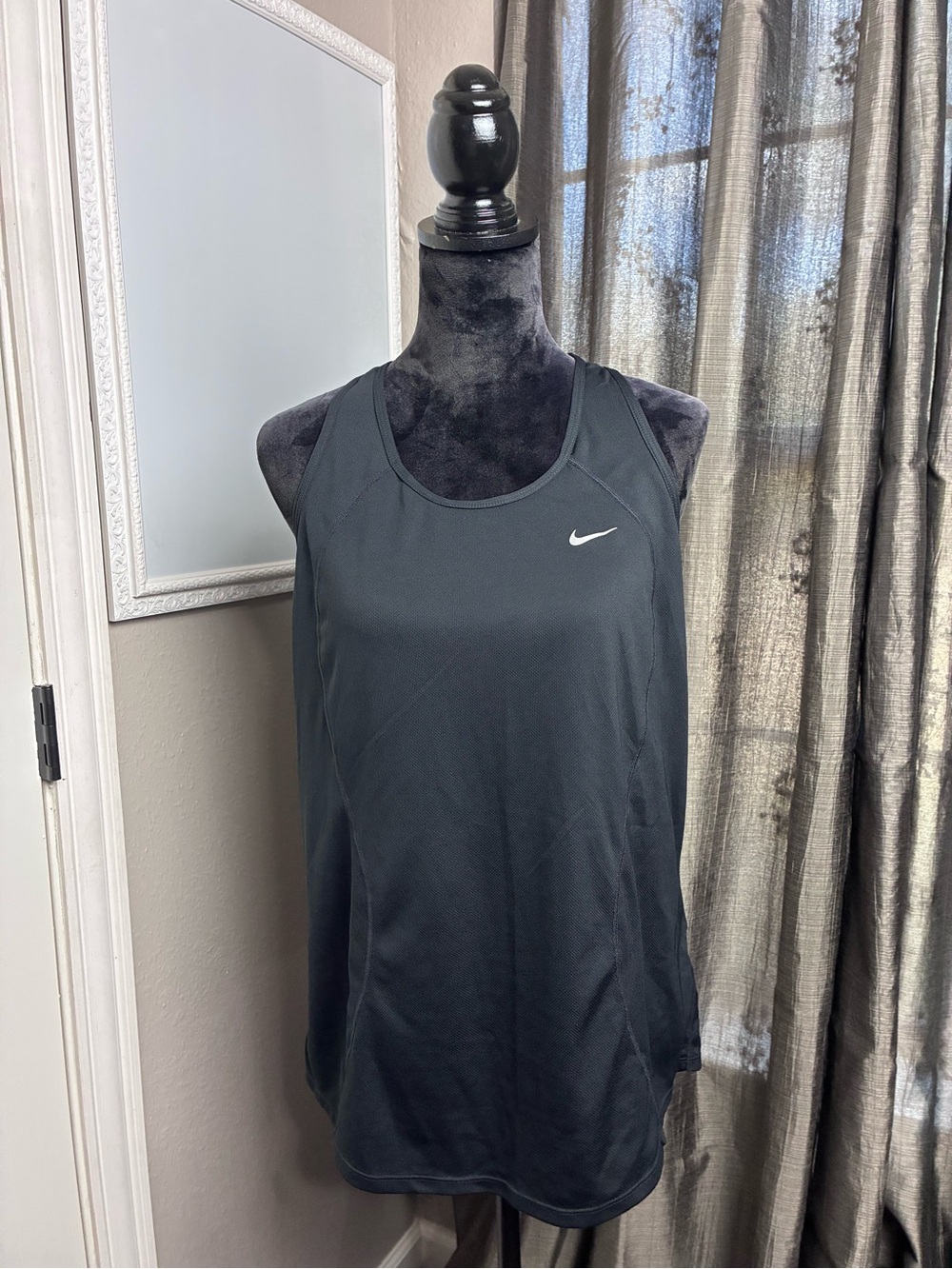 Nike Women's Black Athletic Tank Top - Breathable Performance XL